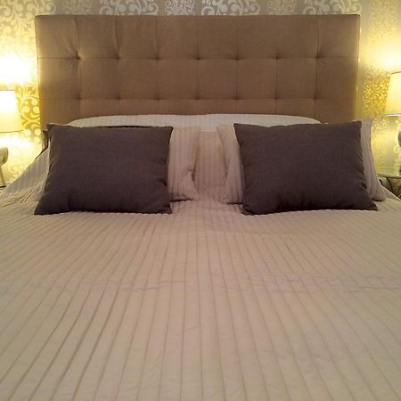 Hello Downtown Apartment - Eiffel Budapest Room photo