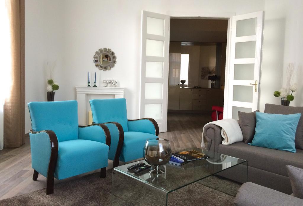 Hello Downtown Apartment - Eiffel Budapest Room photo