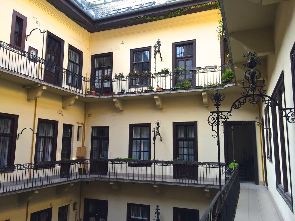 Hello Downtown Apartment - Eiffel Budapest Room photo