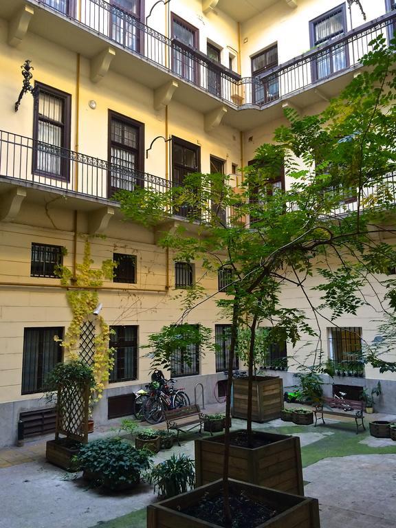Hello Downtown Apartment - Eiffel Budapest Room photo